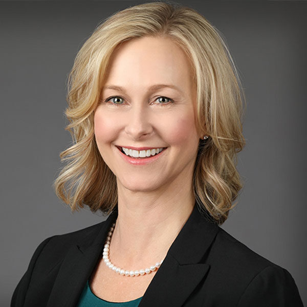 Julie_Thiel_3424_WEBSIZE_-Dark-bkrd_Side